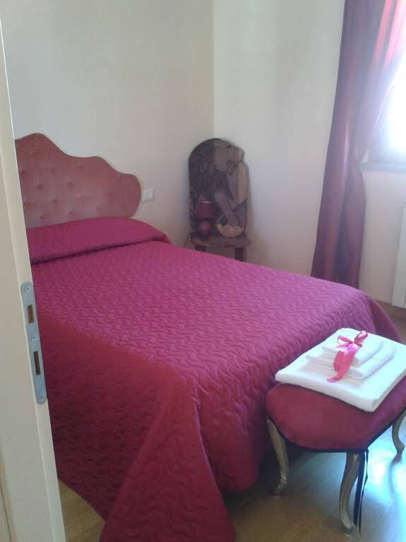 Bed And Breakfast Loriana アレッツォ エクステリア 写真